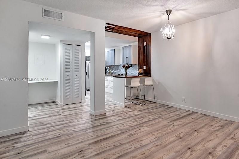 For Rent: $1,800 (2 beds, 1 baths, 839 Square Feet)