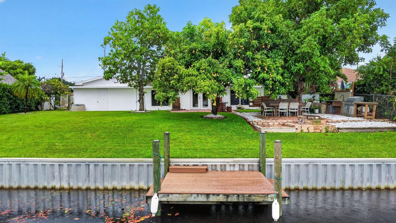 Dock-seawall