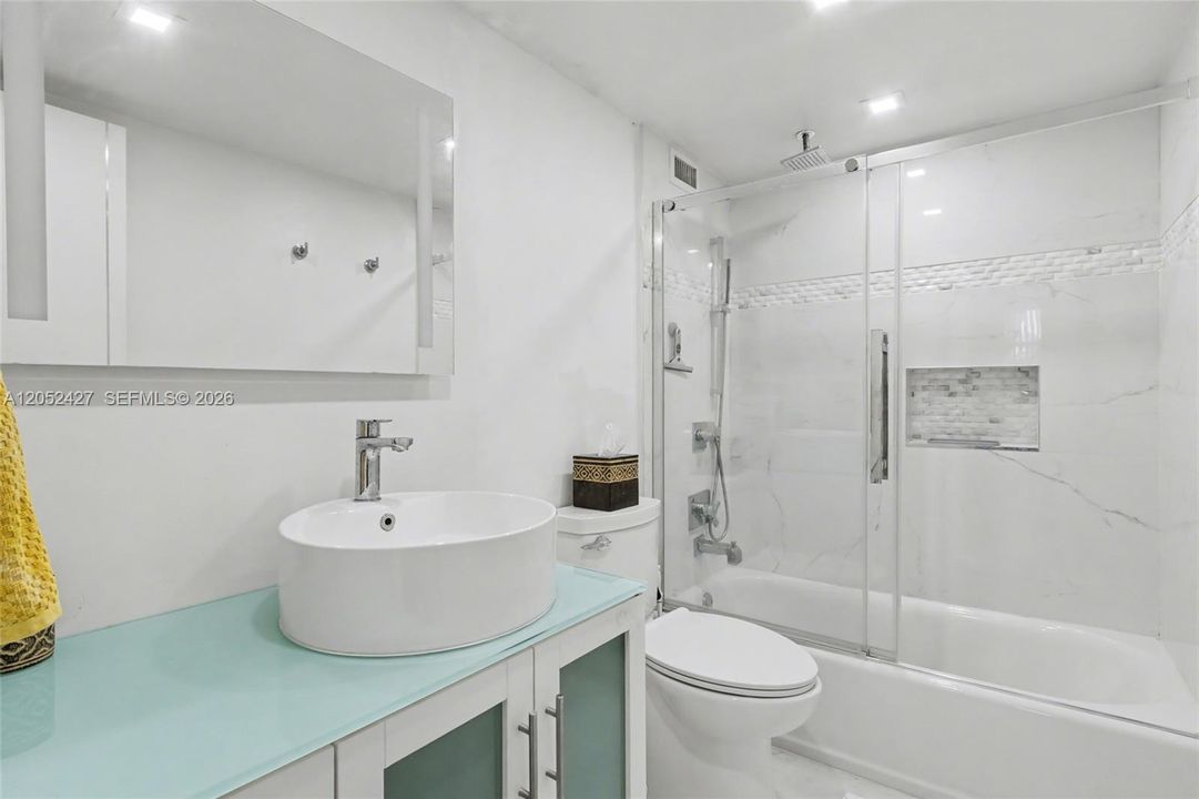 For Sale: $358,000 (2 beds, 2 baths, 1130 Square Feet)