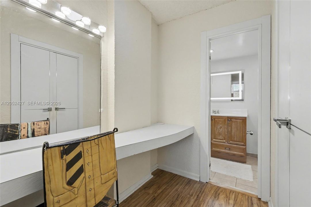 For Sale: $358,000 (2 beds, 2 baths, 1130 Square Feet)