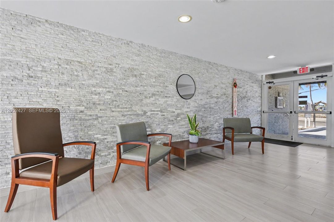 For Sale: $358,000 (2 beds, 2 baths, 1130 Square Feet)
