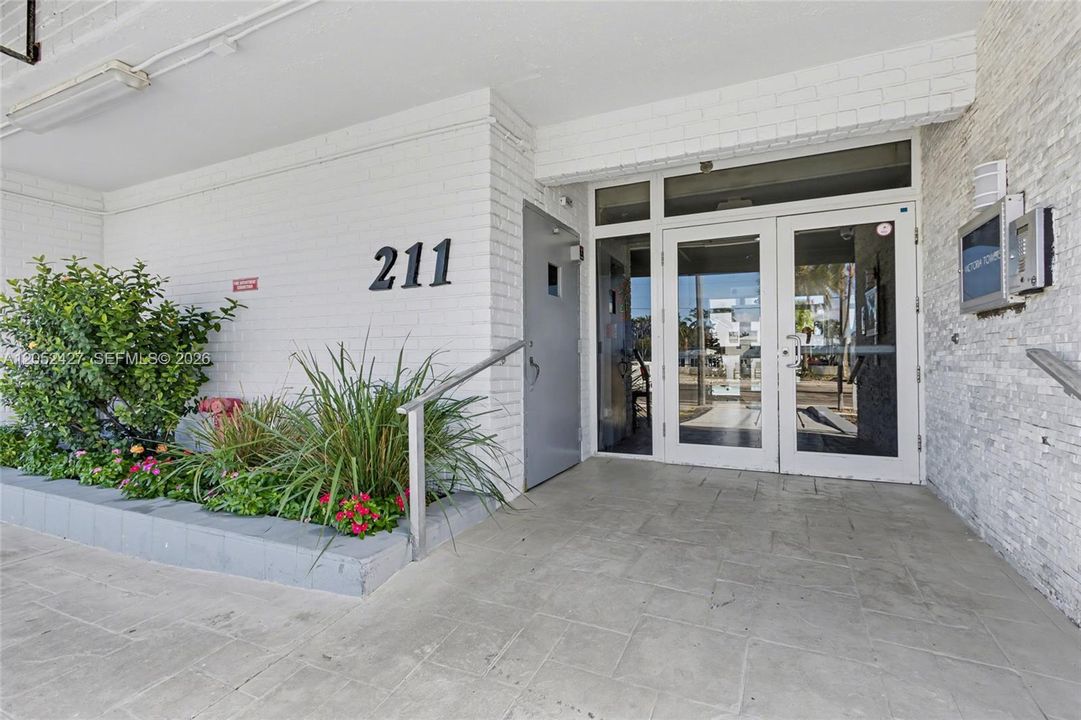 For Sale: $358,000 (2 beds, 2 baths, 1130 Square Feet)