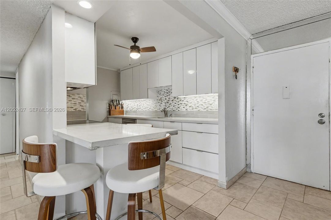 For Sale: $358,000 (2 beds, 2 baths, 1130 Square Feet)