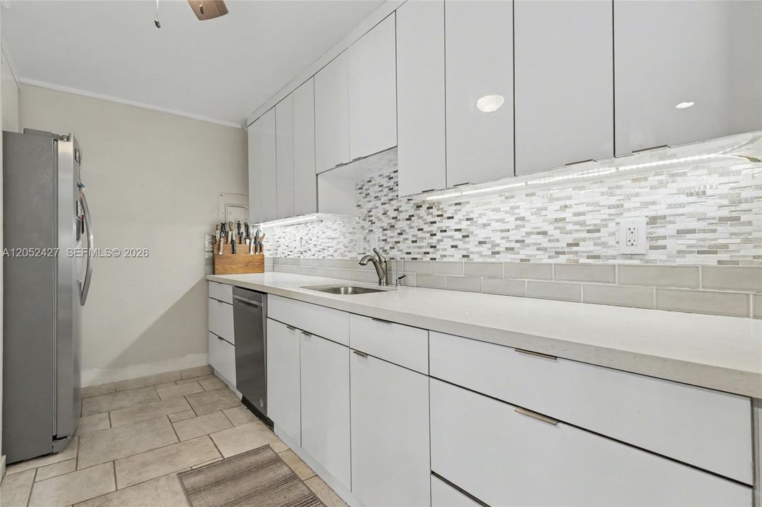 For Sale: $358,000 (2 beds, 2 baths, 1130 Square Feet)