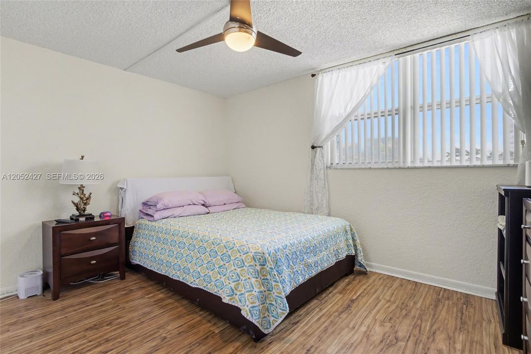 For Sale: $358,000 (2 beds, 2 baths, 1130 Square Feet)