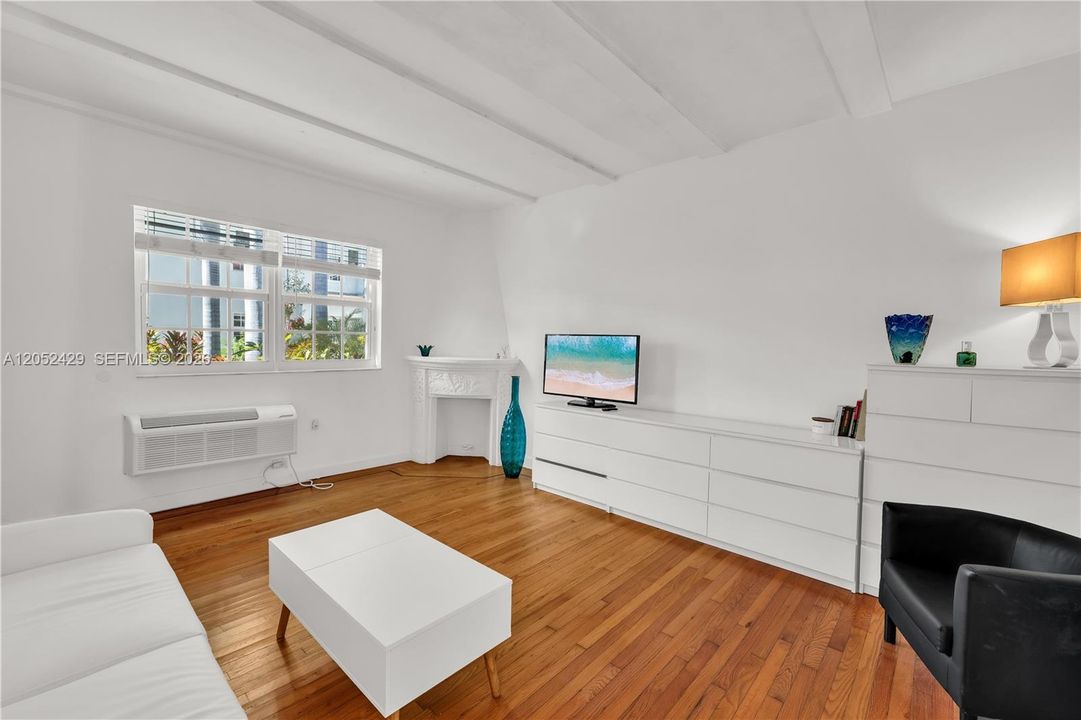 For Rent: $2,050 (1 beds, 1 baths, 470 Square Feet)