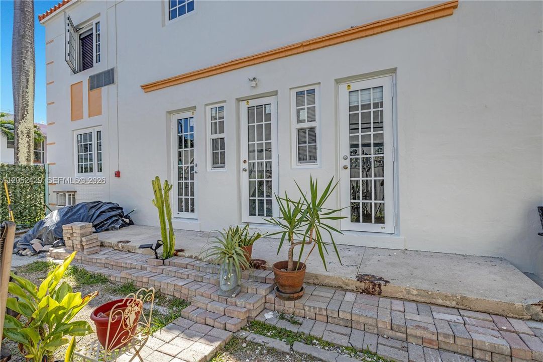 For Rent: $2,050 (1 beds, 1 baths, 470 Square Feet)