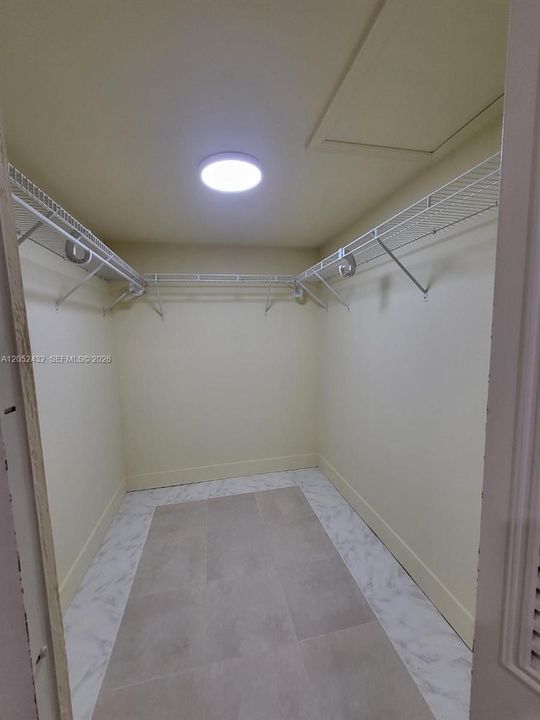 For Rent: $1,850 (1 beds, 1 baths, 760 Square Feet)