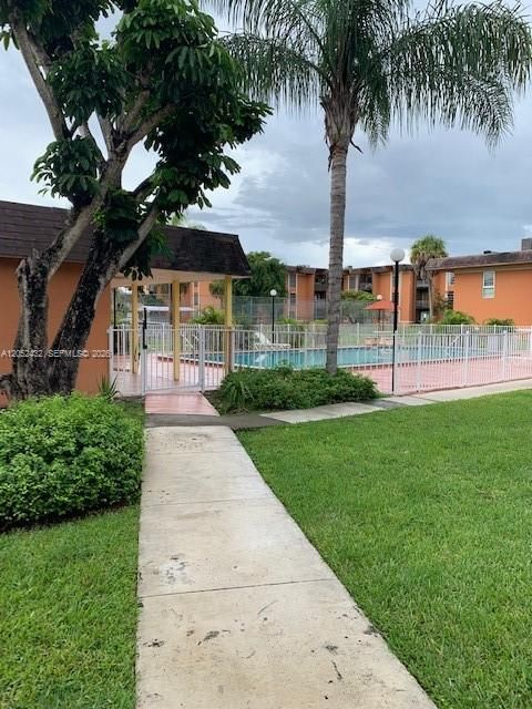 For Rent: $1,850 (1 beds, 1 baths, 760 Square Feet)