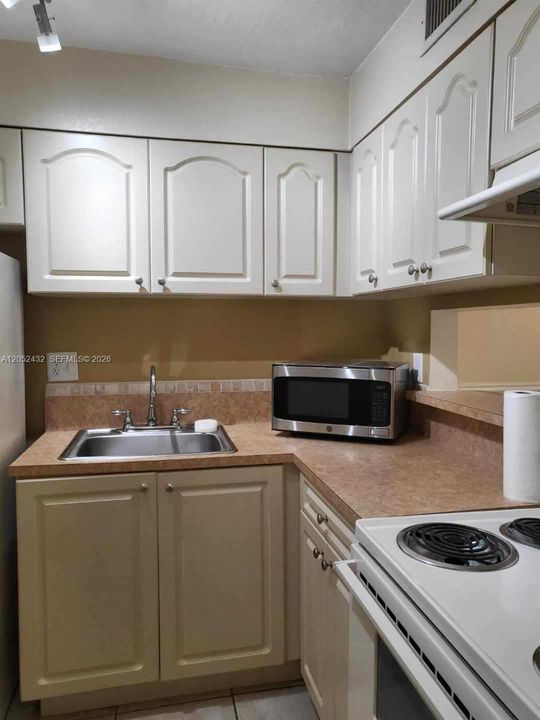 For Rent: $1,850 (1 beds, 1 baths, 760 Square Feet)
