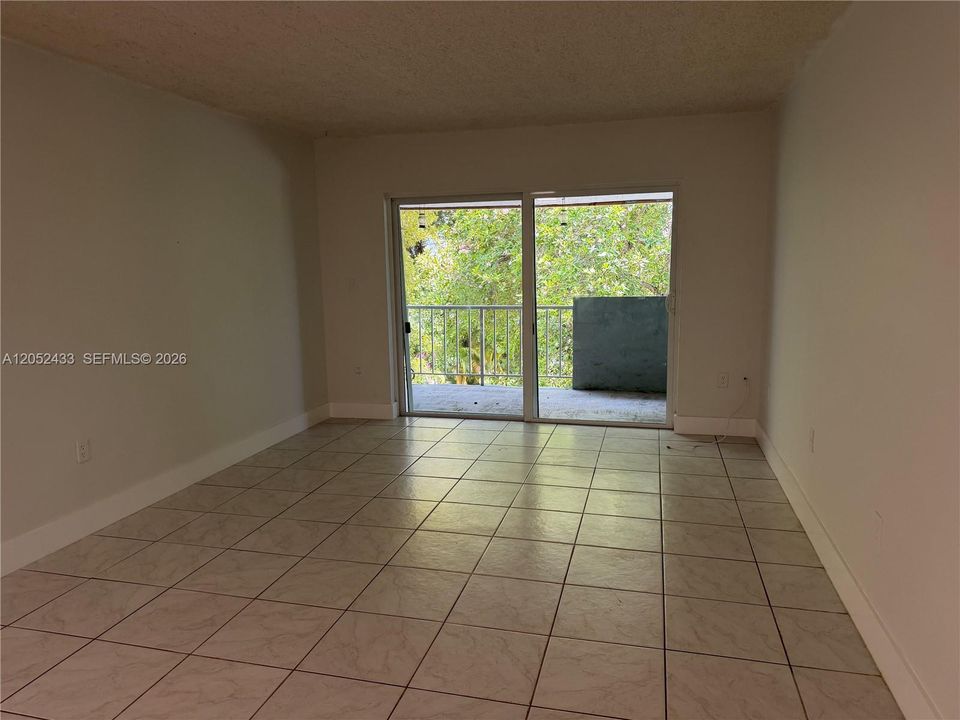 For Sale: $199,999 (1 beds, 1 baths, 778 Square Feet)
