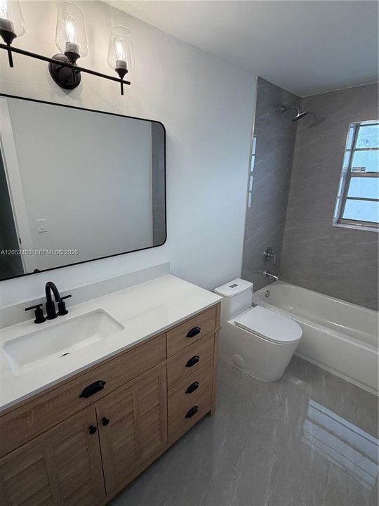 For Sale: $195,000 (1 beds, 1 baths, 778 Square Feet)