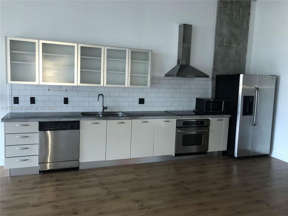 For Rent: $4,500 (1 beds, 1 baths, 1203 Square Feet)