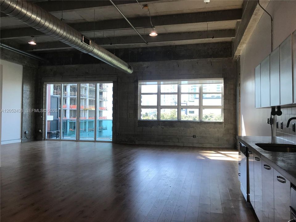 For Rent: $4,500 (1 beds, 1 baths, 1203 Square Feet)