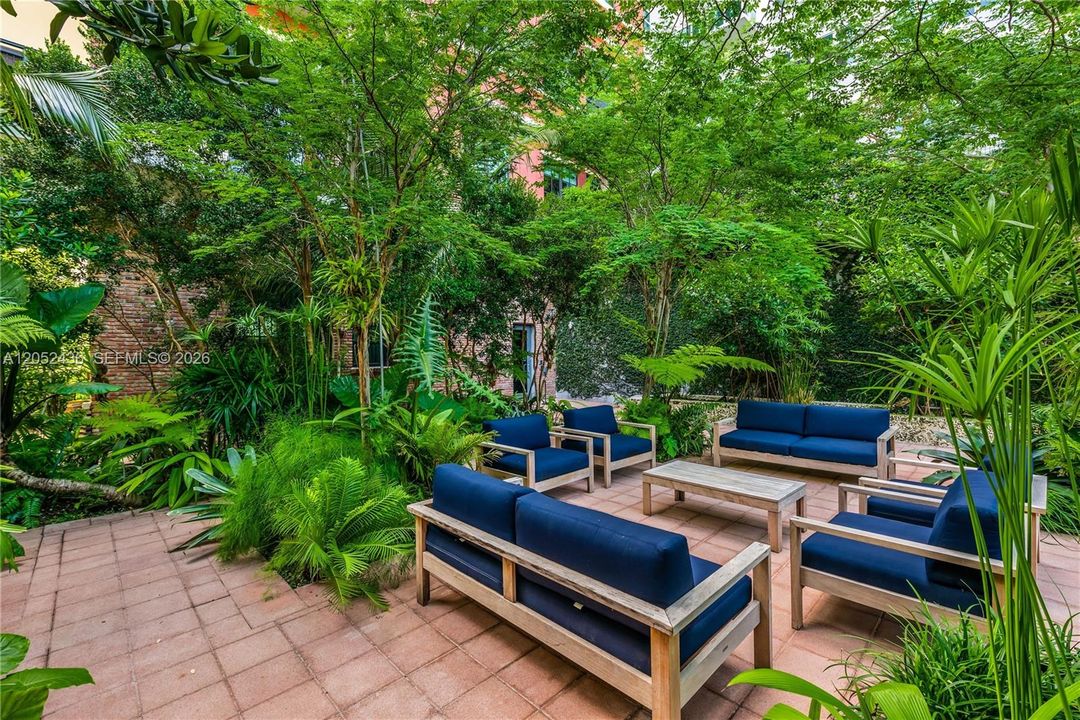 For Rent: $4,500 (1 beds, 1 baths, 1203 Square Feet)