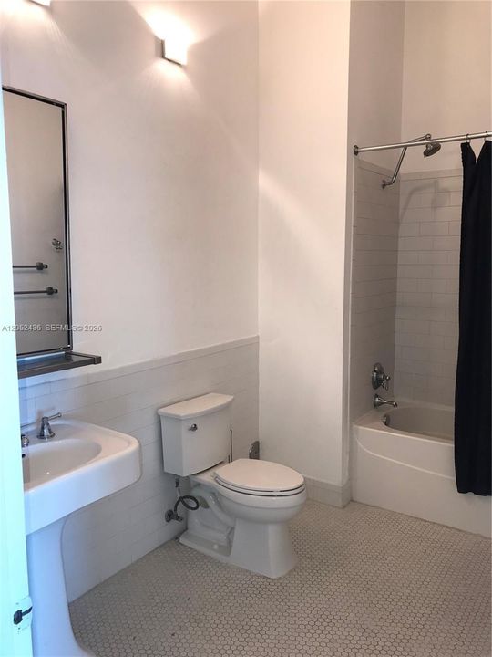 For Rent: $4,500 (1 beds, 1 baths, 1203 Square Feet)