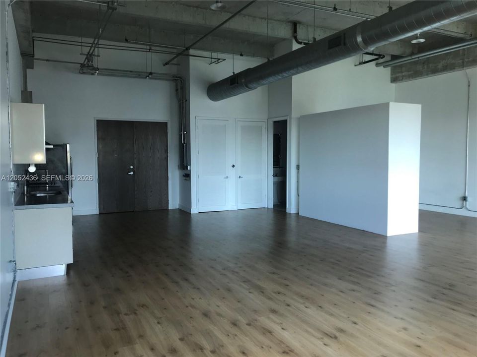 For Rent: $4,500 (1 beds, 1 baths, 1203 Square Feet)