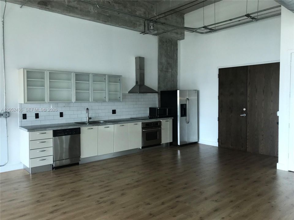 For Rent: $4,500 (1 beds, 1 baths, 1203 Square Feet)