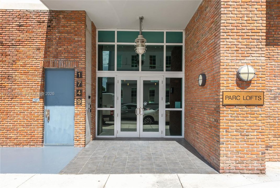 For Rent: $4,500 (1 beds, 1 baths, 1203 Square Feet)