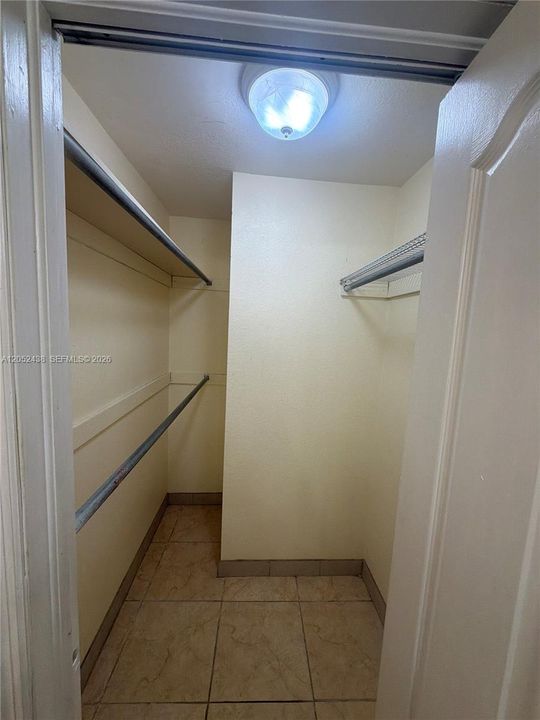 For Rent: $2,300 (2 beds, 2 baths, 900 Square Feet)