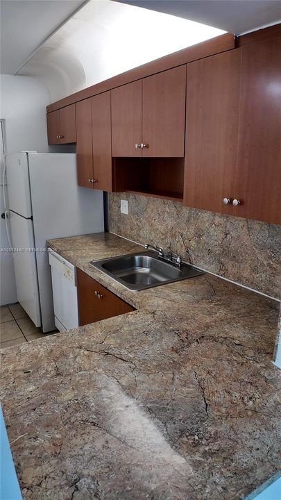 В аренду: $1,900 (2 спален, 1 ванн, 223601 Квадратных фут)