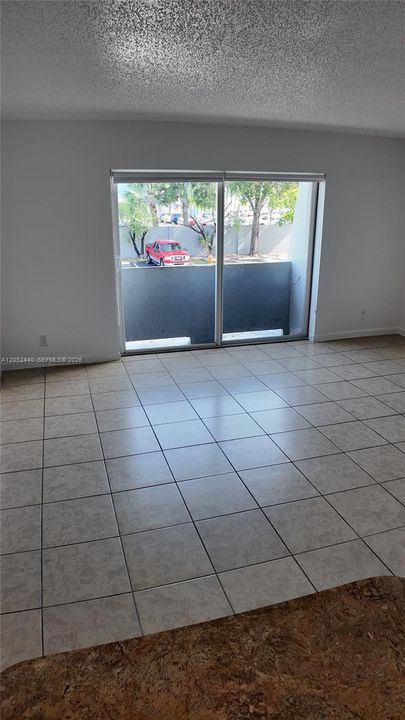 В аренду: $1,900 (2 спален, 1 ванн, 223601 Квадратных фут)