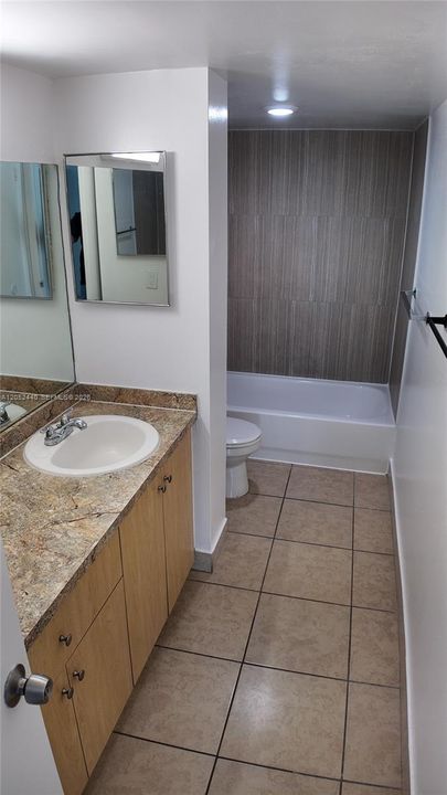 В аренду: $1,900 (2 спален, 1 ванн, 223601 Квадратных фут)