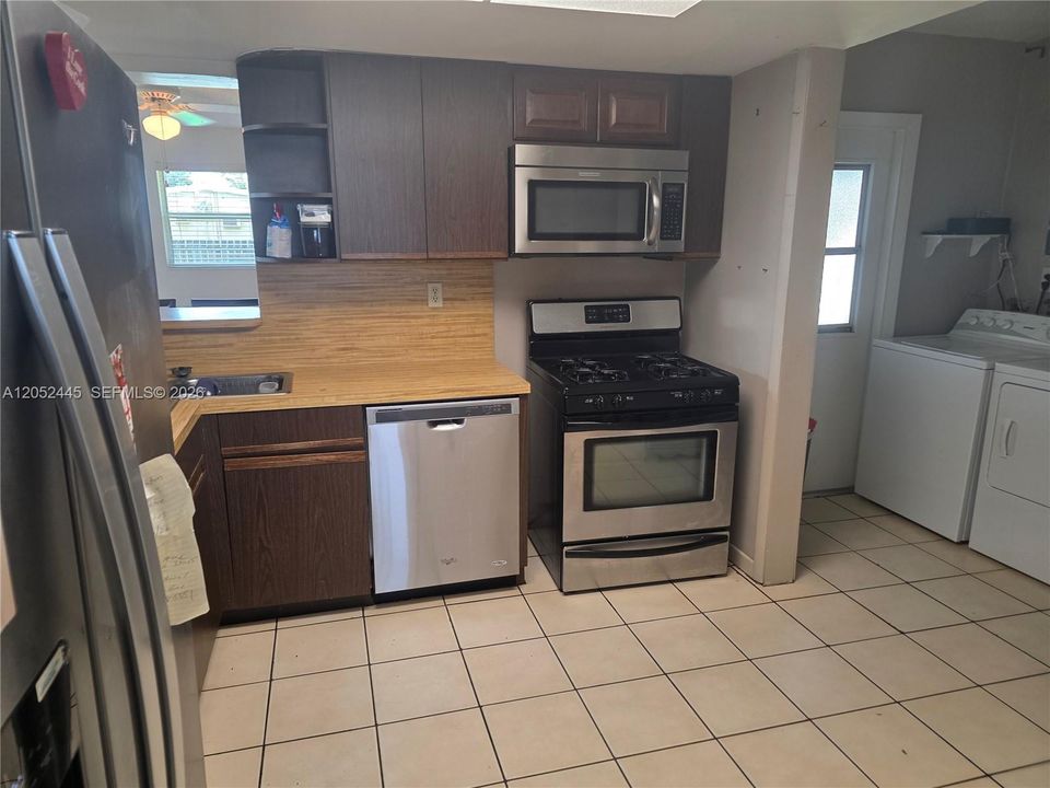 For Rent: $3,100 (3 beds, 1 baths, 1530 Square Feet)