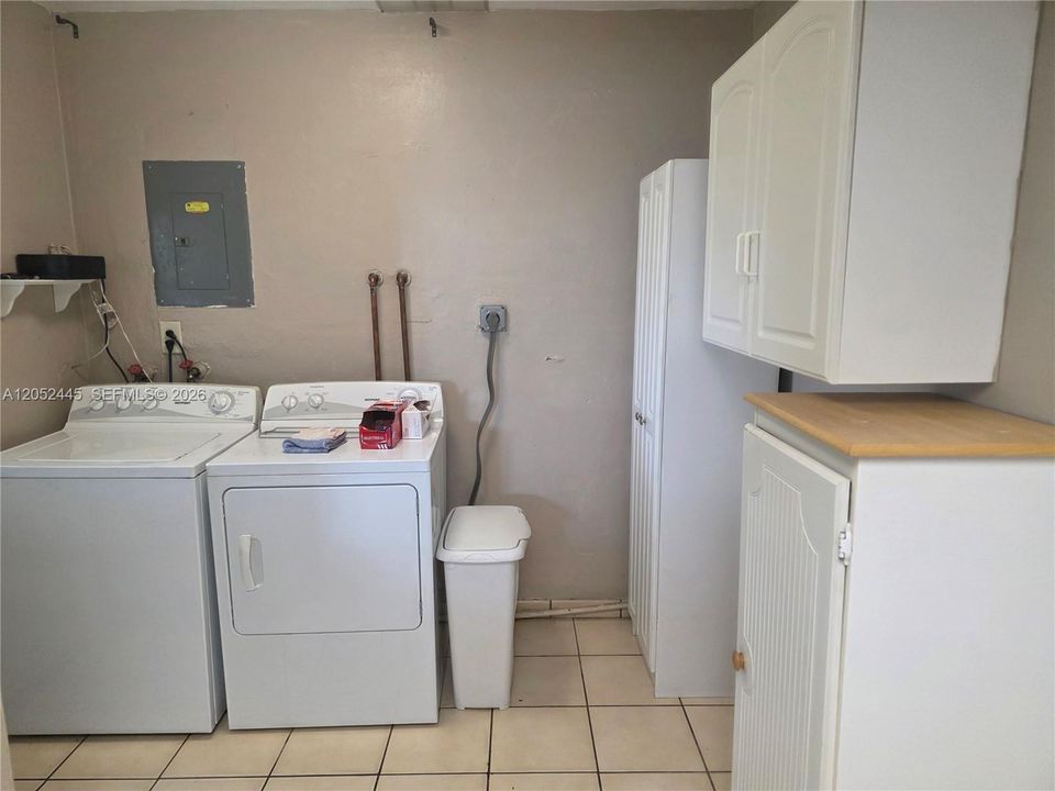 For Rent: $3,100 (3 beds, 1 baths, 1530 Square Feet)