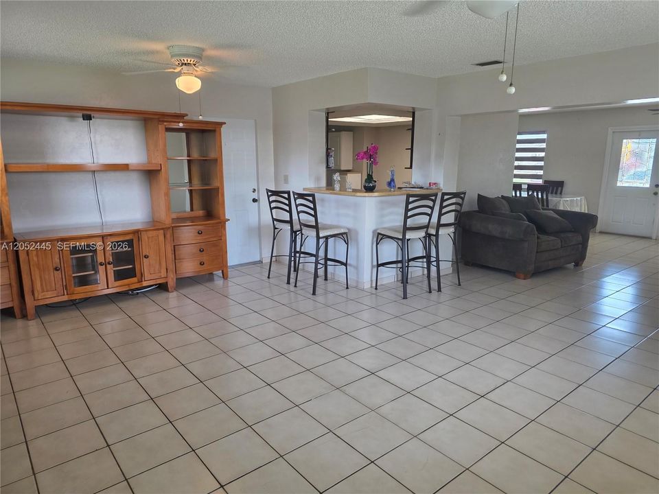 For Rent: $3,100 (3 beds, 1 baths, 1530 Square Feet)