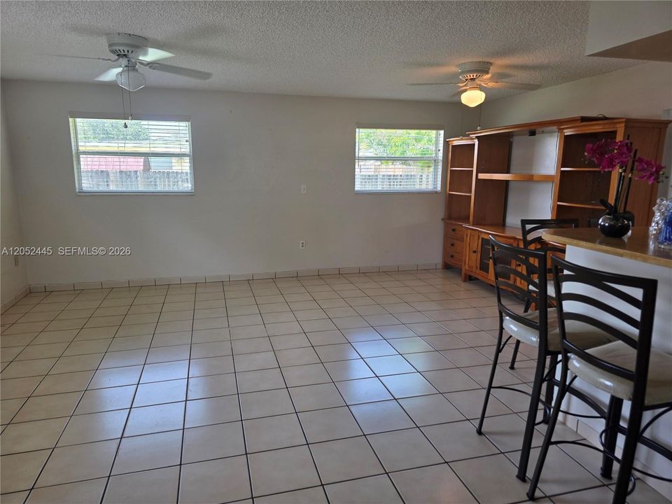 For Rent: $3,100 (3 beds, 1 baths, 1530 Square Feet)