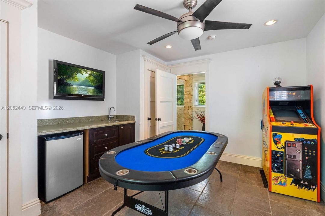 待售: $5,250,000 (6 贝兹, 6 浴室, 6172 平方英尺)