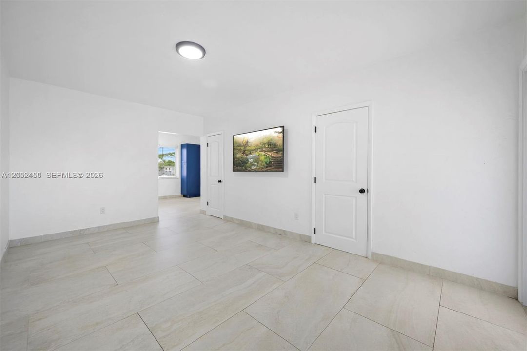 For Rent: $1,890 (1 beds, 1 baths, 980 Square Feet)