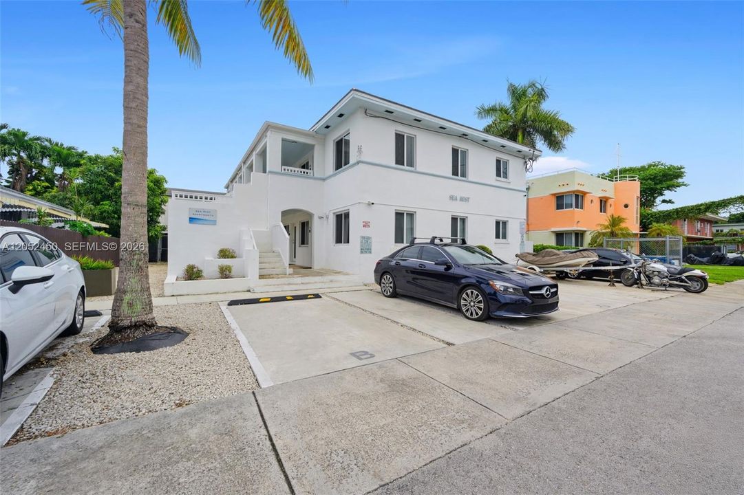 For Rent: $1,890 (1 beds, 1 baths, 980 Square Feet)