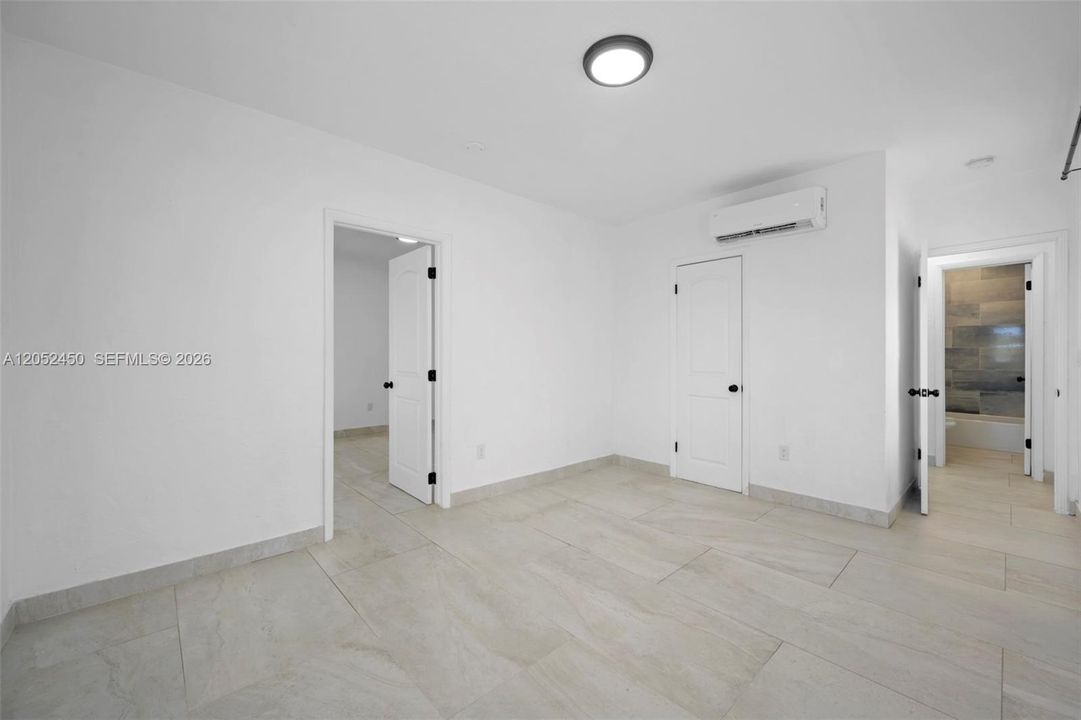 For Rent: $1,890 (1 beds, 1 baths, 980 Square Feet)