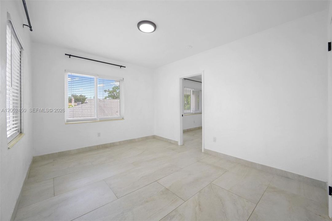 For Rent: $1,890 (1 beds, 1 baths, 980 Square Feet)
