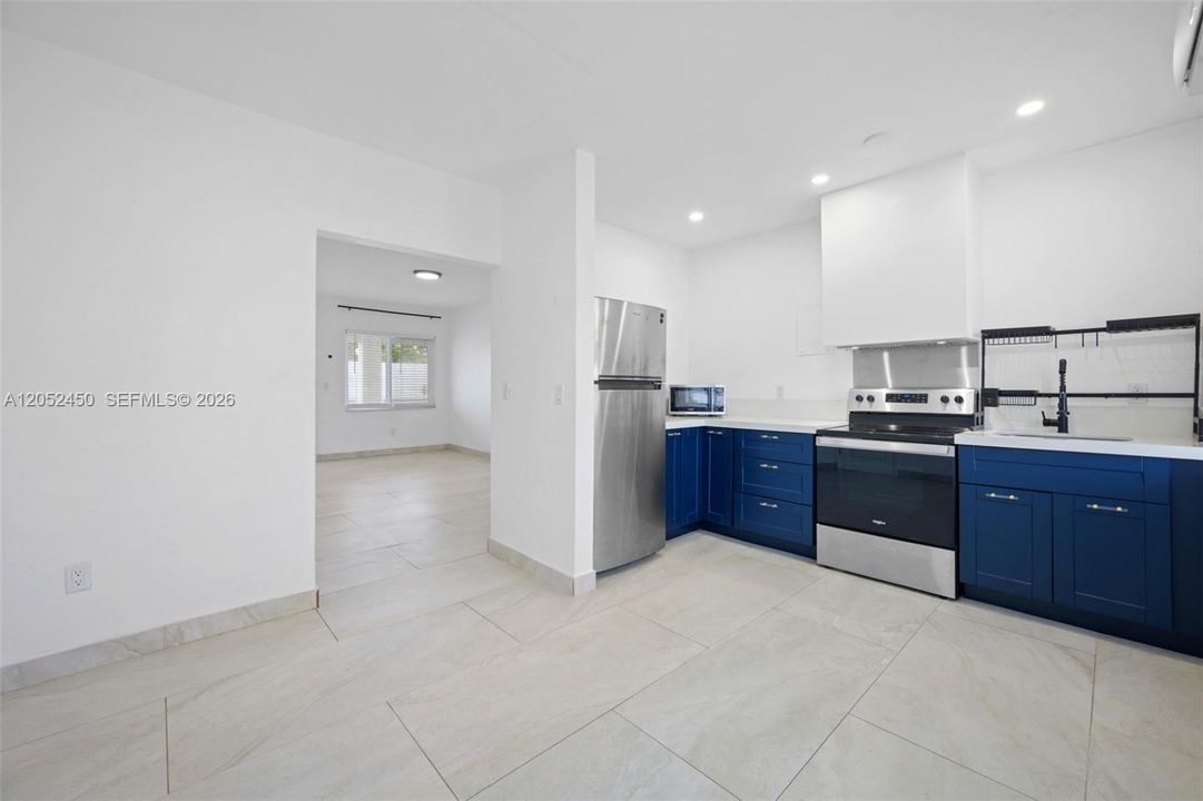 For Rent: $1,890 (1 beds, 1 baths, 980 Square Feet)