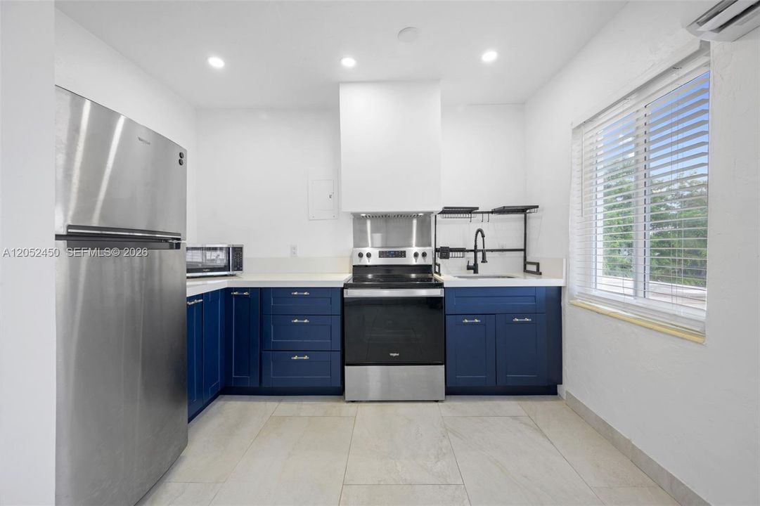 For Rent: $1,890 (1 beds, 1 baths, 980 Square Feet)