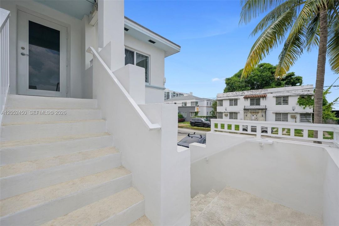For Rent: $1,890 (1 beds, 1 baths, 980 Square Feet)