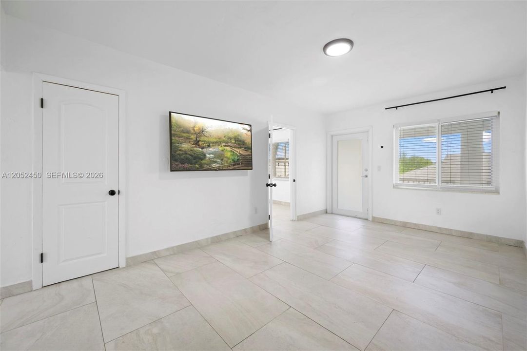 For Rent: $1,890 (1 beds, 1 baths, 980 Square Feet)
