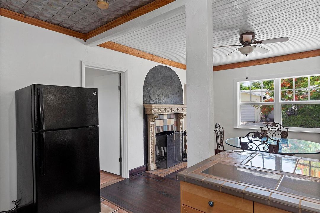 615 7th ave N - - 020
