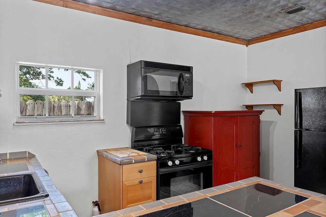 615 7th ave N - - 018