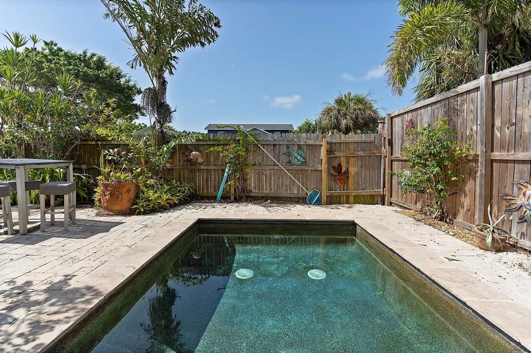 615 7th ave N - - 037