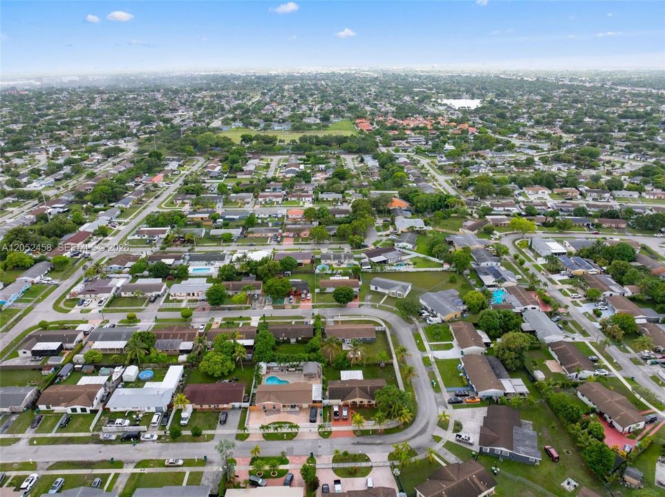 На продажу: $559,999 (3 спален, 2 ванн, 1323 Квадратных фут)