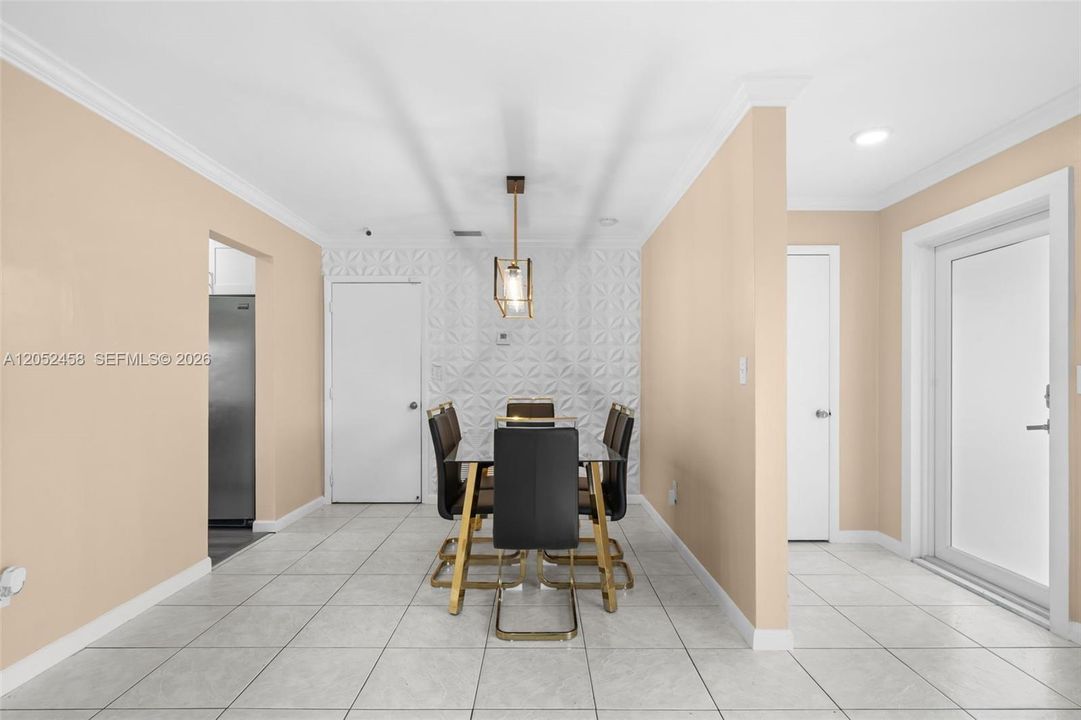 На продажу: $559,999 (3 спален, 2 ванн, 1323 Квадратных фут)