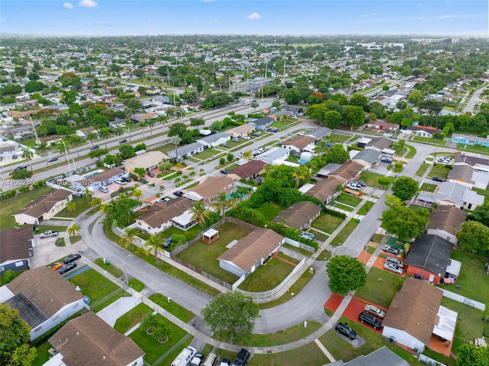 На продажу: $559,999 (3 спален, 2 ванн, 1323 Квадратных фут)