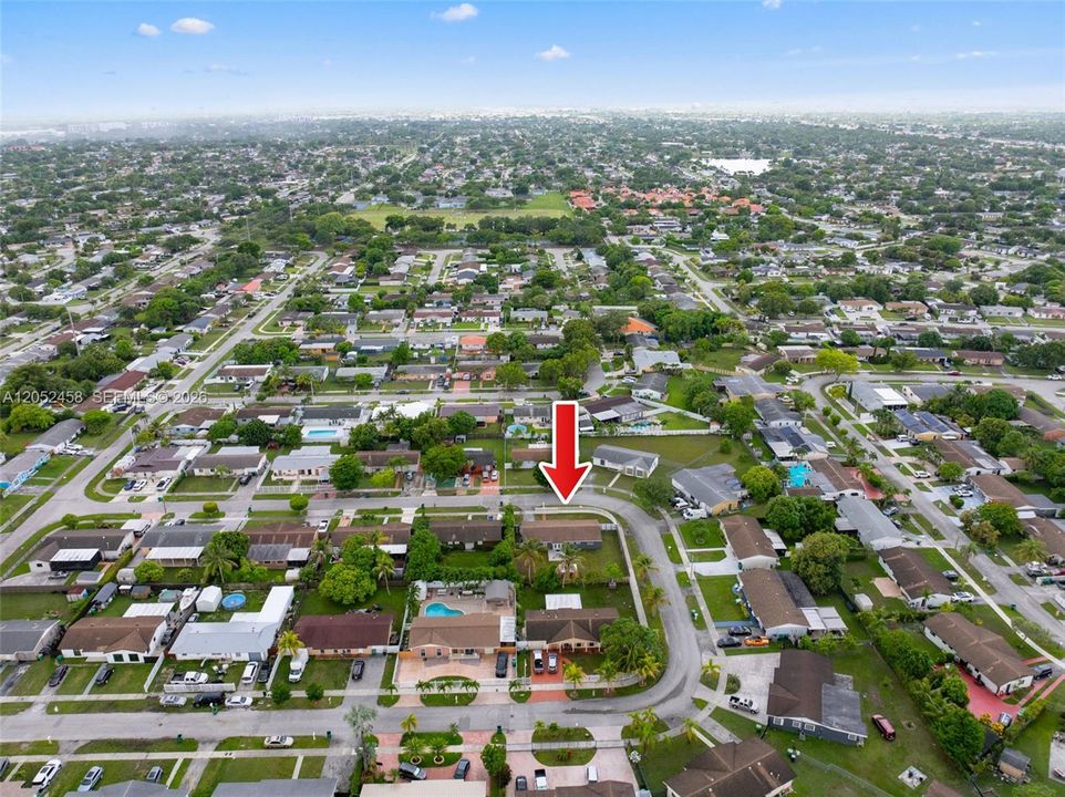 На продажу: $559,999 (3 спален, 2 ванн, 1323 Квадратных фут)