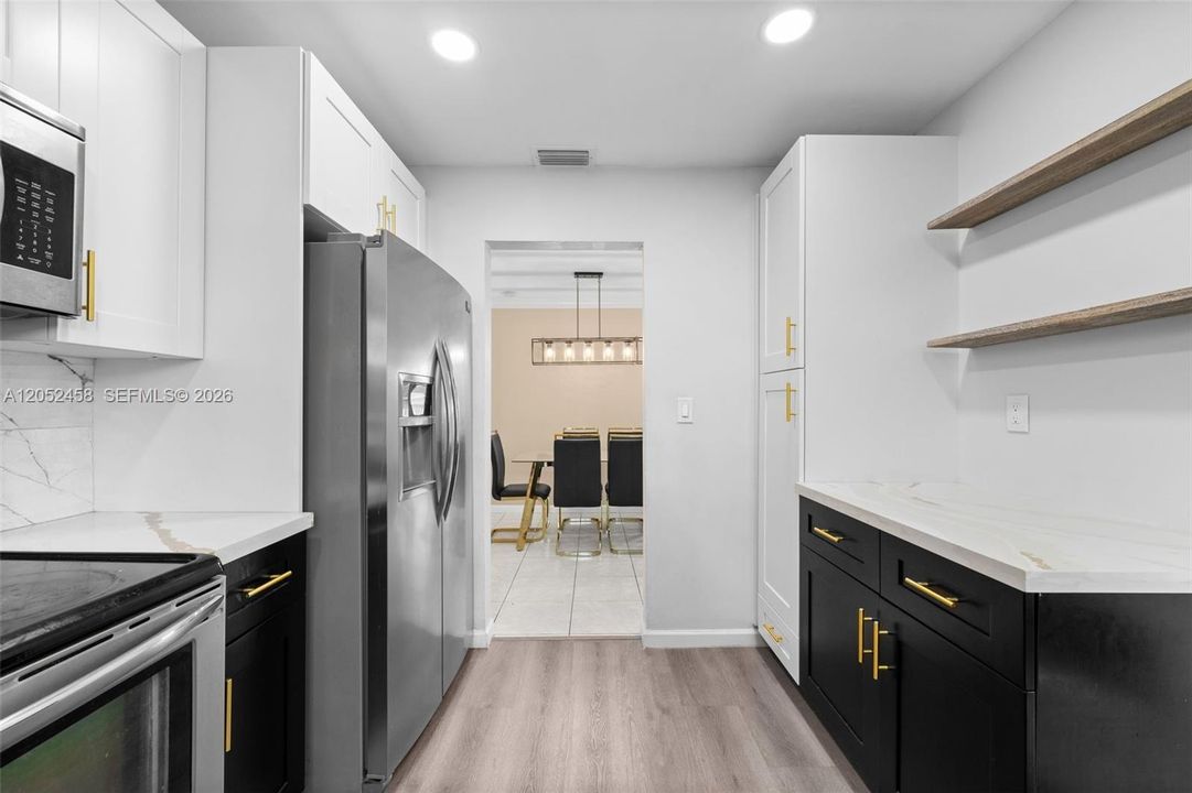 На продажу: $559,999 (3 спален, 2 ванн, 1323 Квадратных фут)