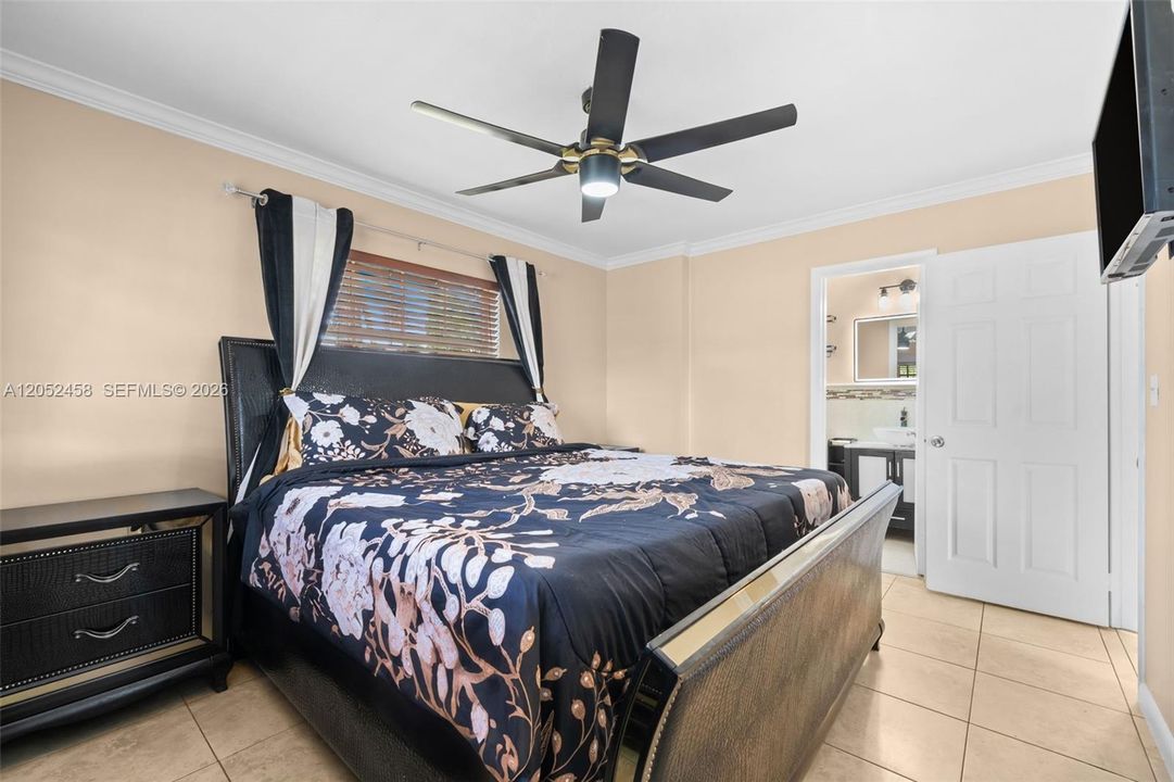 На продажу: $559,999 (3 спален, 2 ванн, 1323 Квадратных фут)