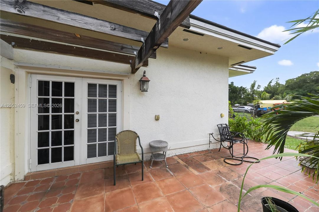 For Sale: $1,350,000 (5 beds, 4 baths, 4935 Square Feet)